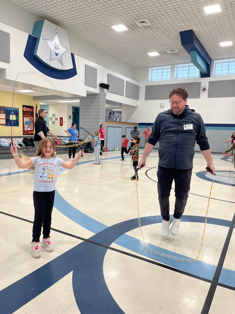 2nd graders and parents jump rope in PE