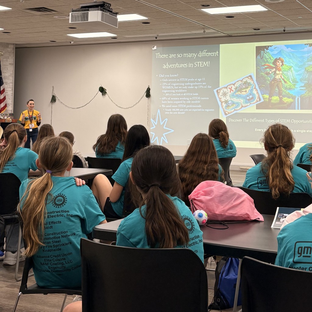 Presenter addresses crowded room of students and presents slidedeck