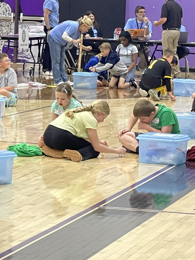 4th-grade students working on their STEAM Project pt.3