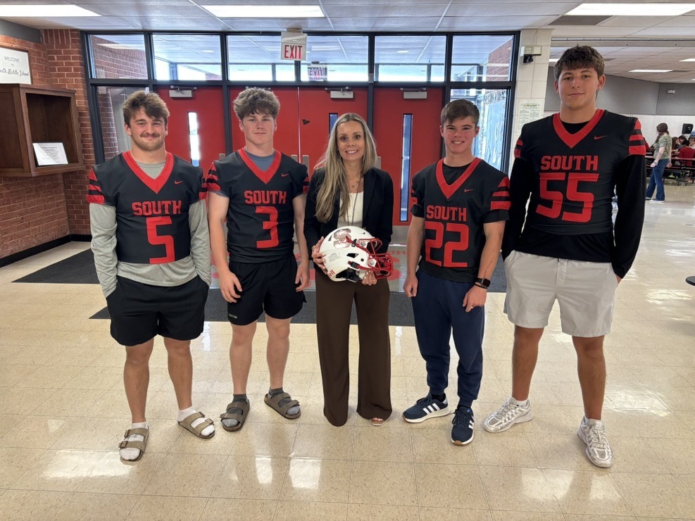 Friday lunch came with a side of inspiration! Our high school football players stopped by to connect, encourage, and remind our middle schoolers what leadership, teamwork, and school pride look like in real life. From the field to the cafeteria, they’re setting the tone for what it means to lead the way.