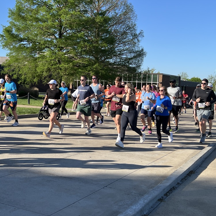 runners start the 5K