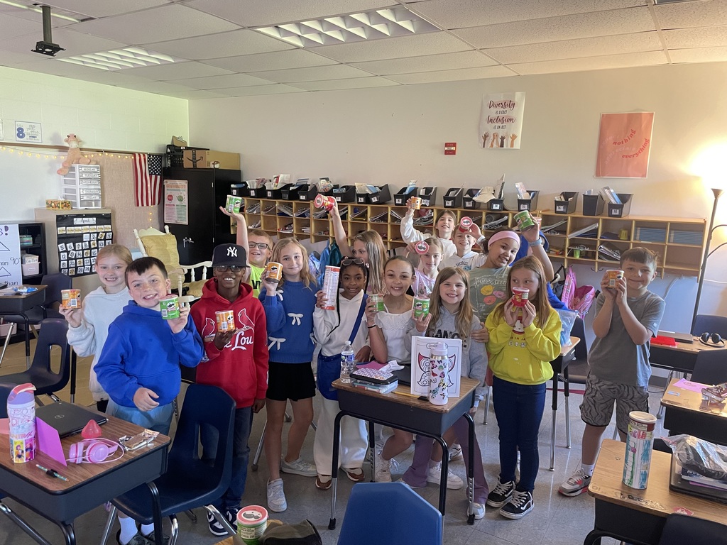 Mrs Kraus' class showing off their MAP snacks