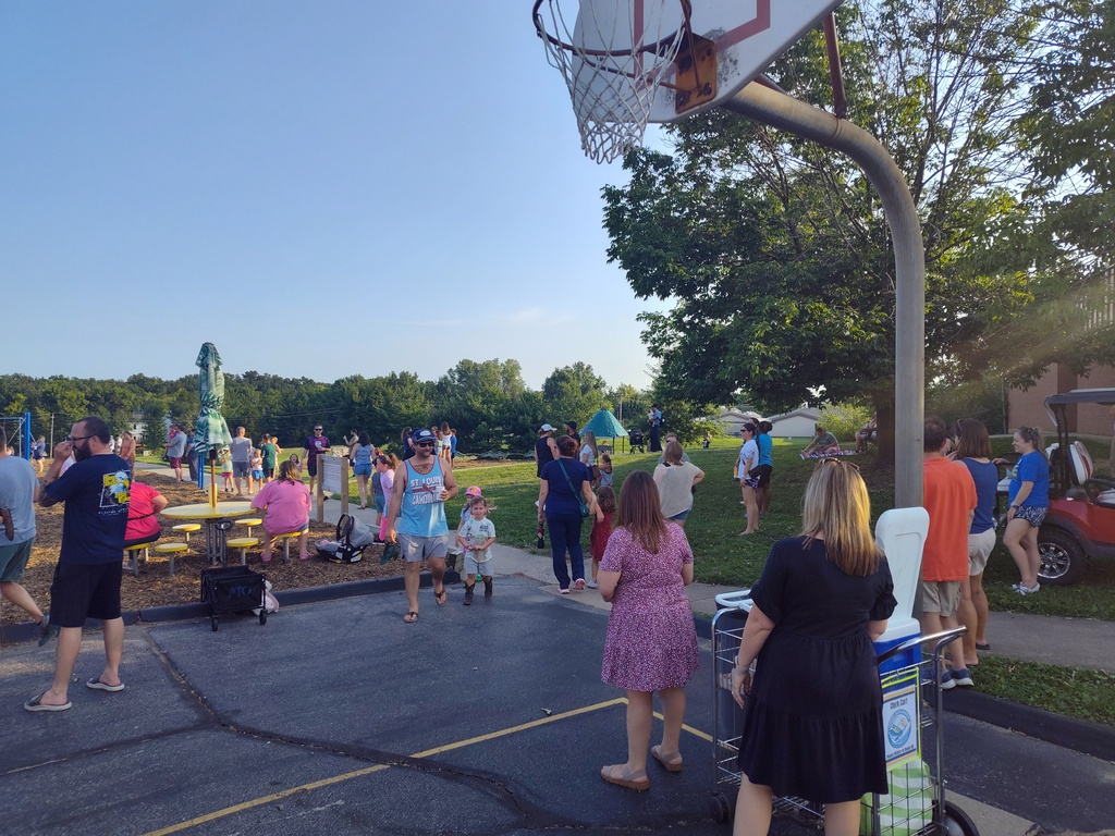 principals and PTO handing out popsicles 