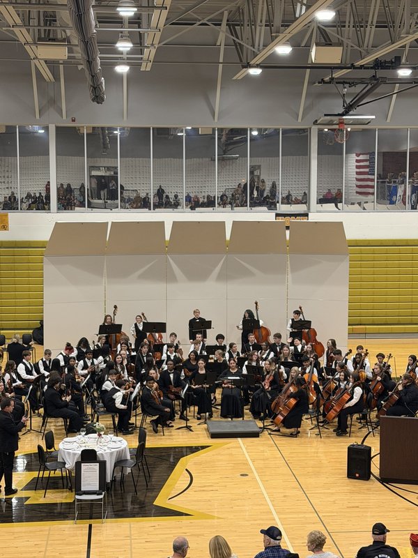 DuBray and East Orchestra performing