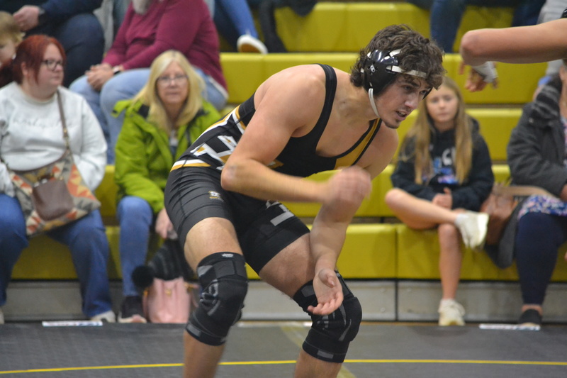 Jake Rivera handfighting