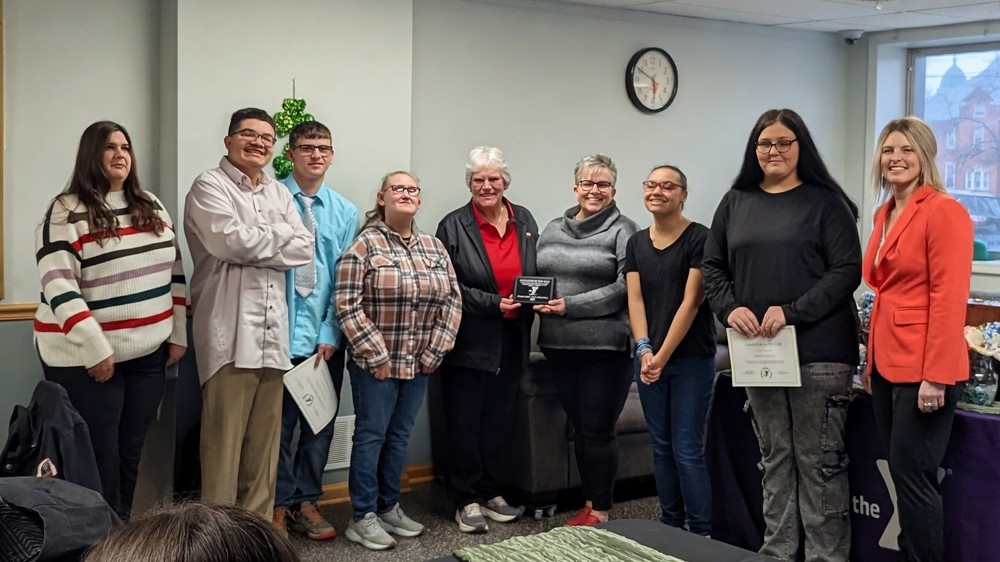 Mrs. Reinhart's class receiving Volunteer of the Year award