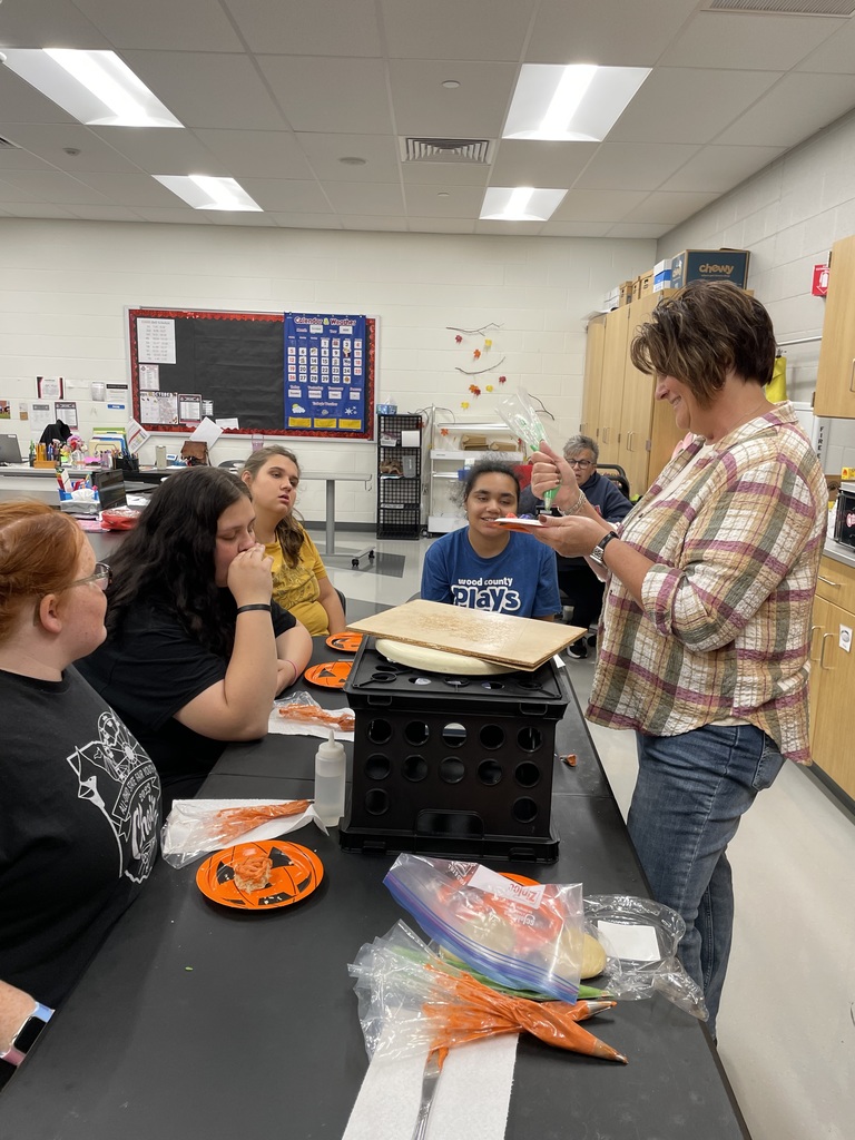 Cake Decorating class for Mrs. Ashley's students