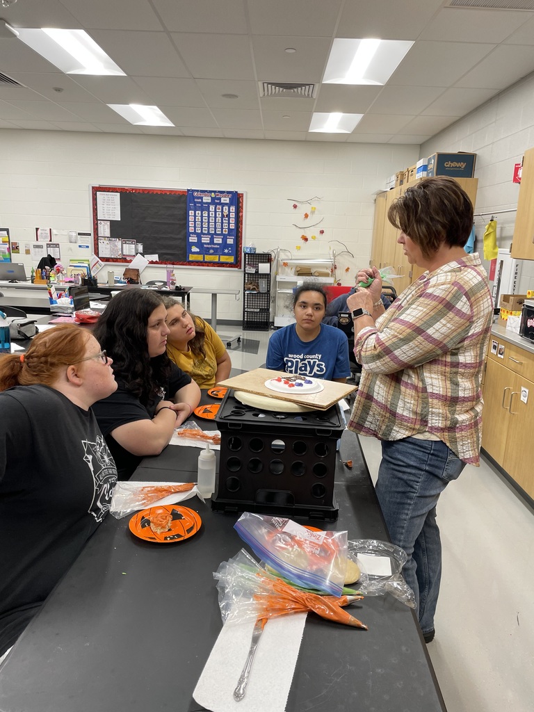 Cake Decorating class for Mrs. Ashley's students