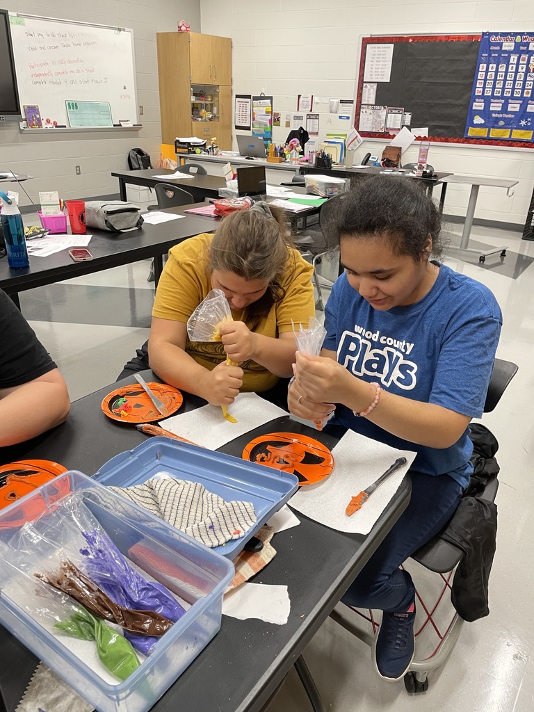 Cake Decorating class for Mrs. Ashley's students