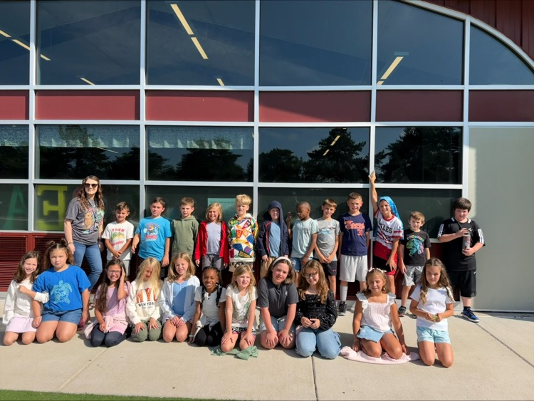 class posing for a picture