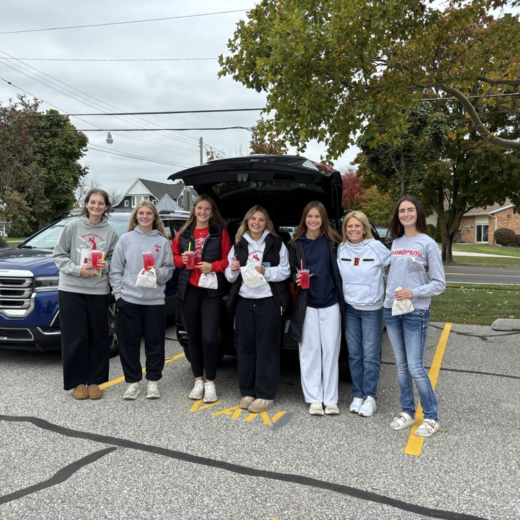 Bigby delivers drinks for the golf team