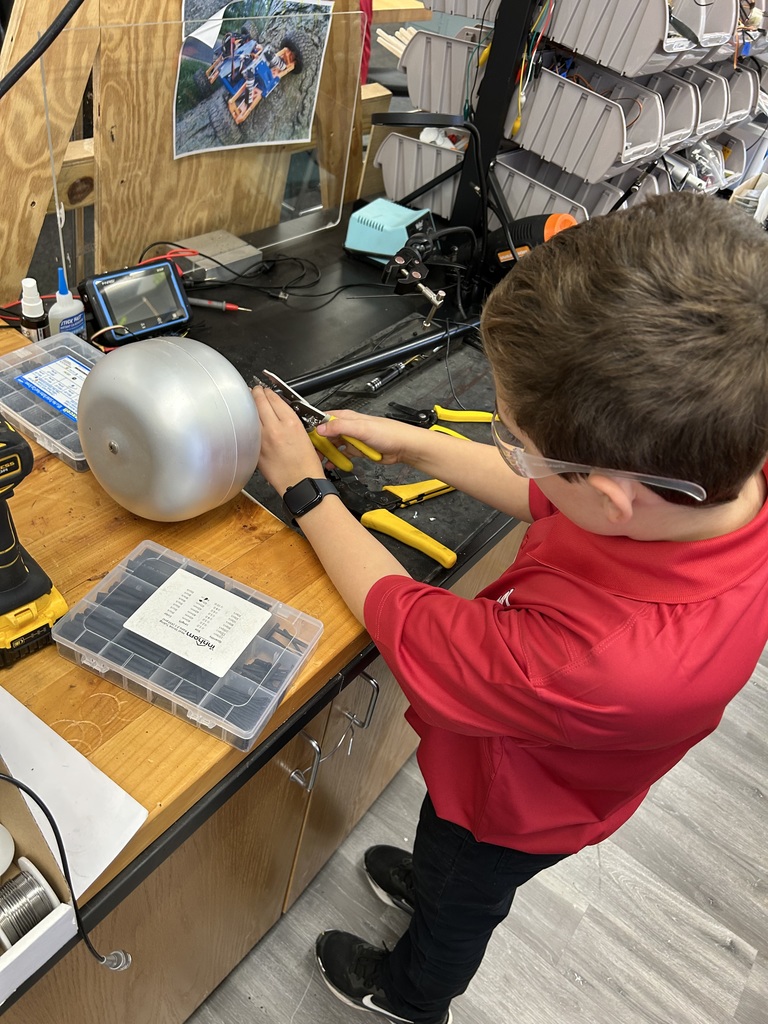 Fixing broken wires on the Van De Graaf Generator 