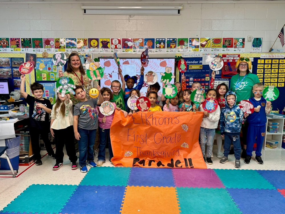 EES students in hallway