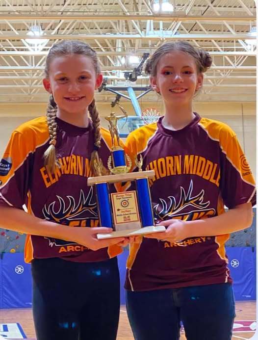 Elkhorn Archers hold trophy