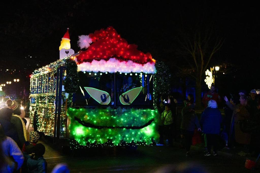 The bus dressed as the grinch!!