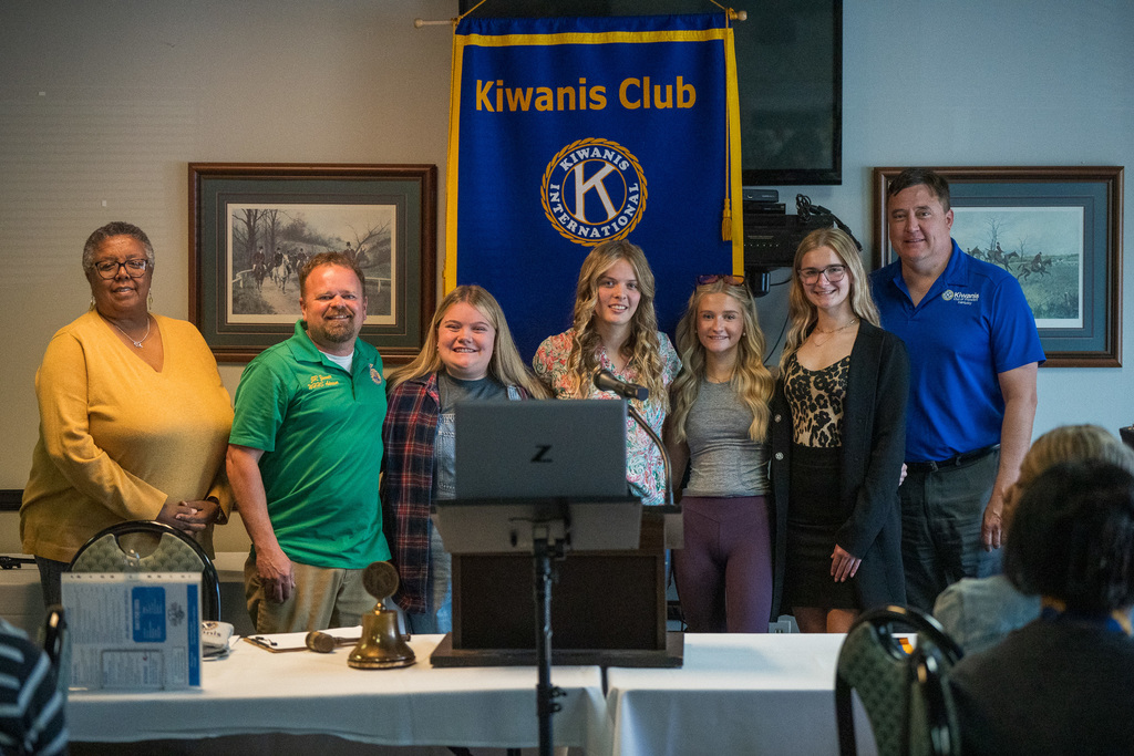 FFA students with Mr. Zinner and Kiwanis leaders.