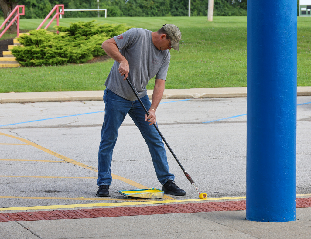 Students and staff at Bondurant Middle School teamed up to get the school looking its best.