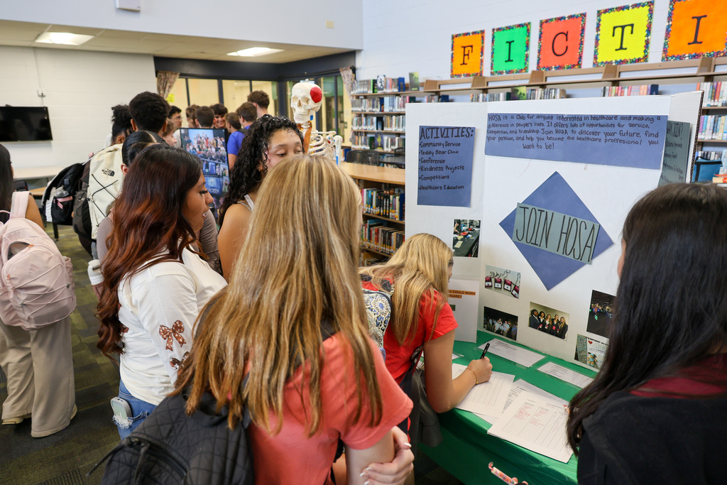 Student signs up for a club.