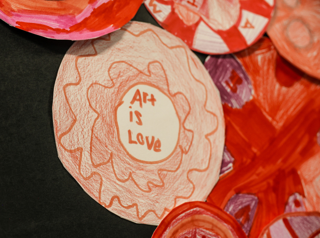 Dot that displays "Art is Love" in orange.