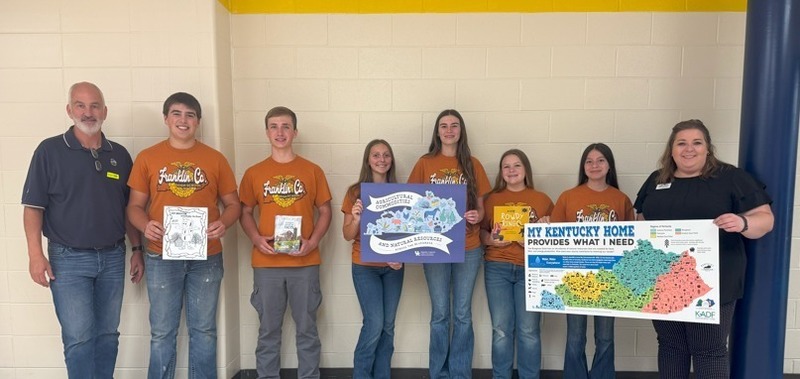 FFA Flyers assist with harvest crates