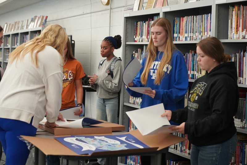 FFA Flyers assist with harvest crates