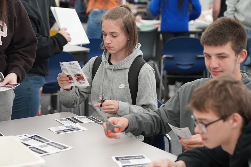 FFA Flyers assist with harvest crates