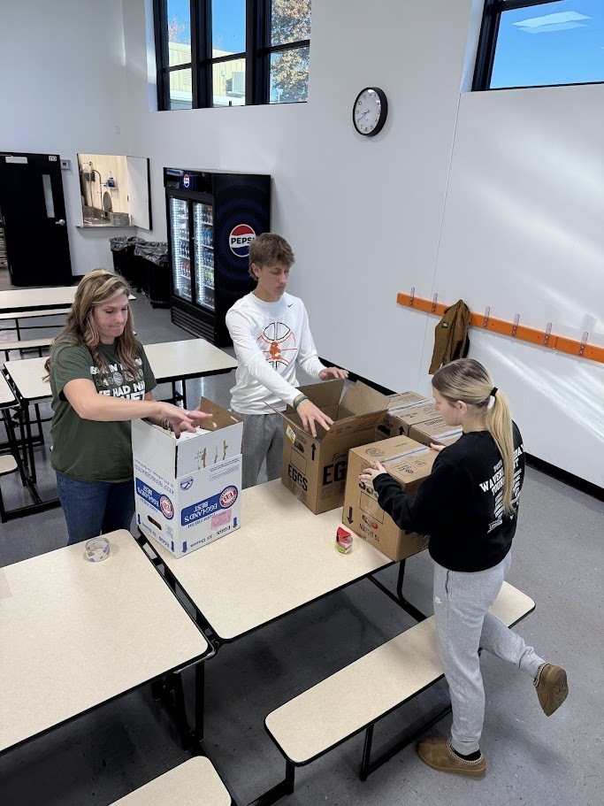 Franklin Lions club donates meals to snap recipients in collaboration with FHS FFA and NHS.