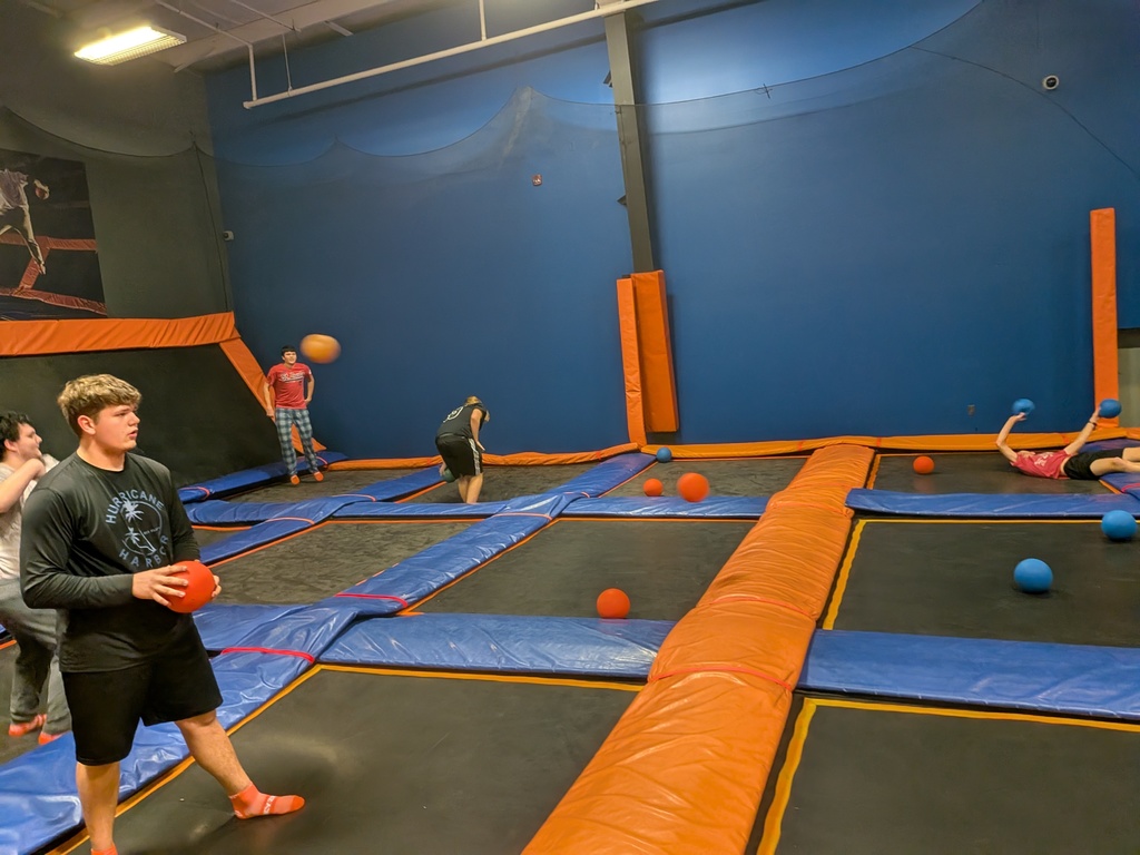 students playing at Skyzone