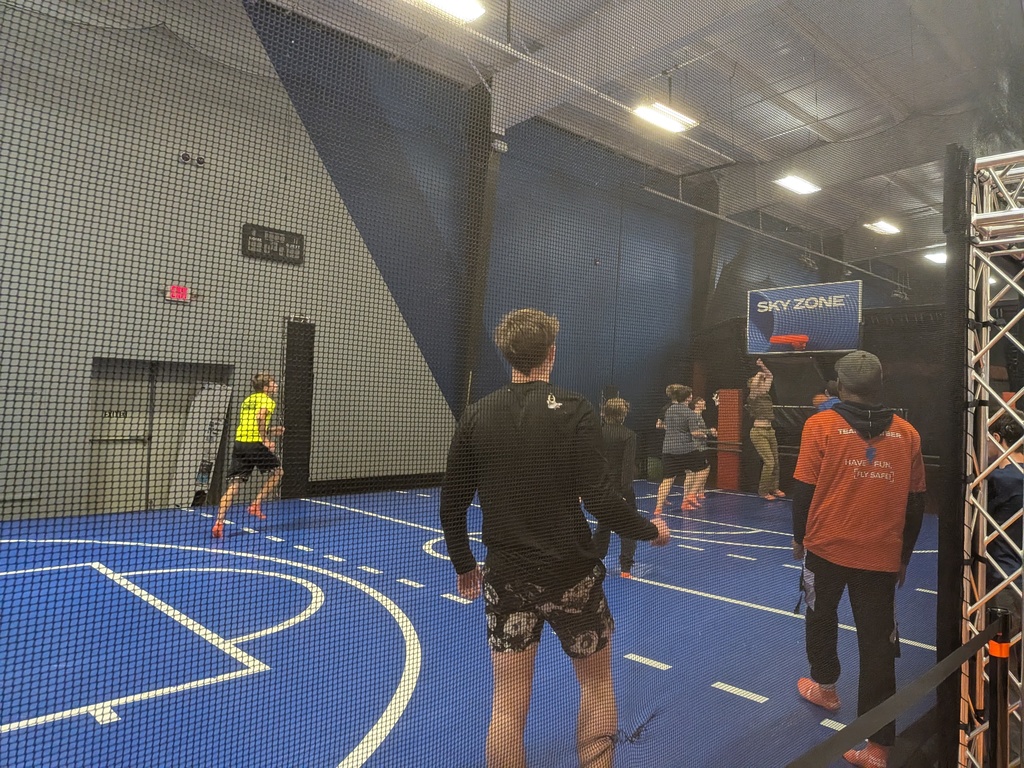 students playing at Skyzone