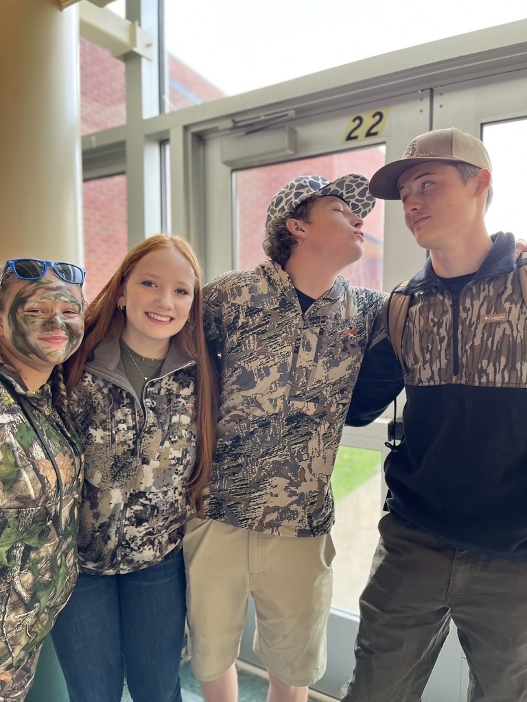 friends w/ camo