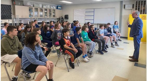 Rep. Roy speaks to 6th graders