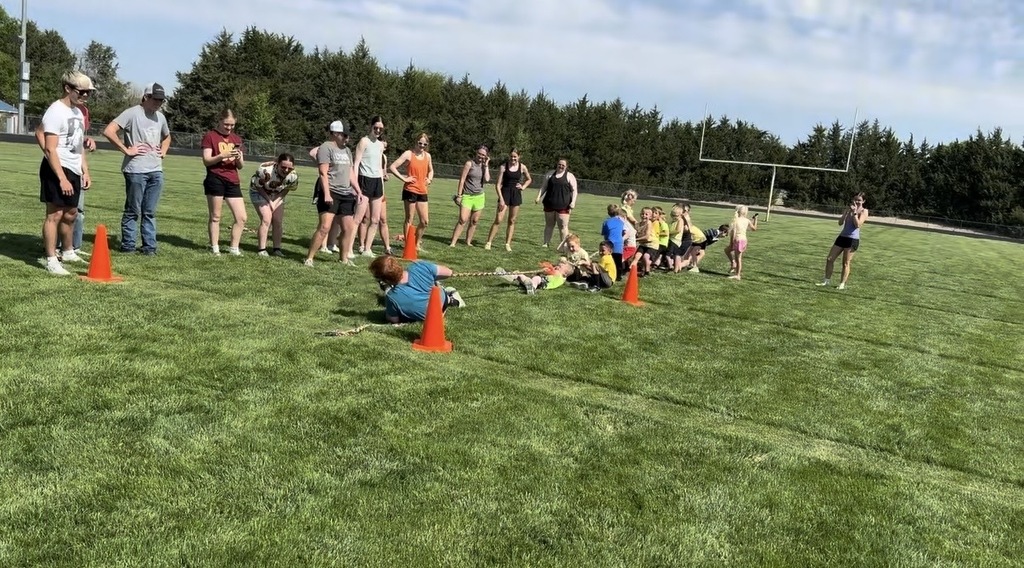Elementary students playing tug of war.