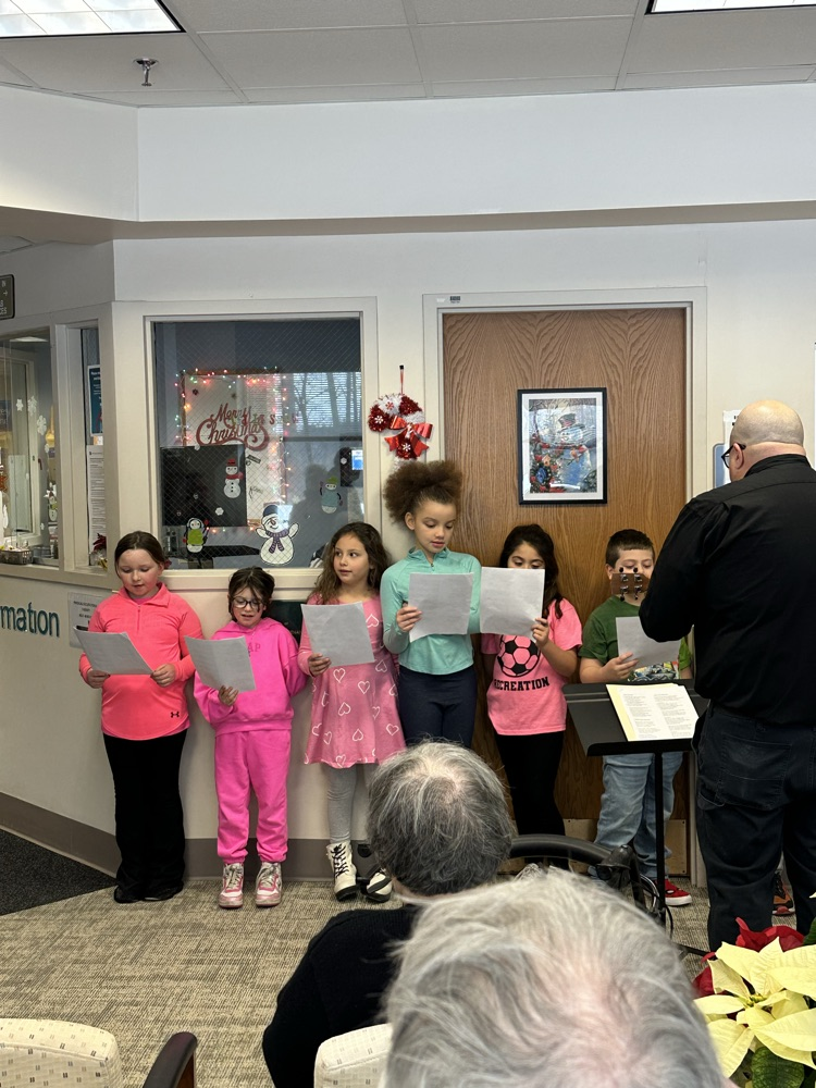 Grade 3 sings Christmas carols .