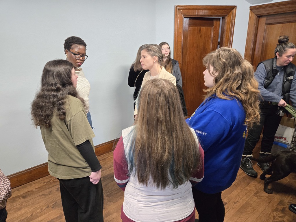 students talk to Congressperson Maggie Goodlander