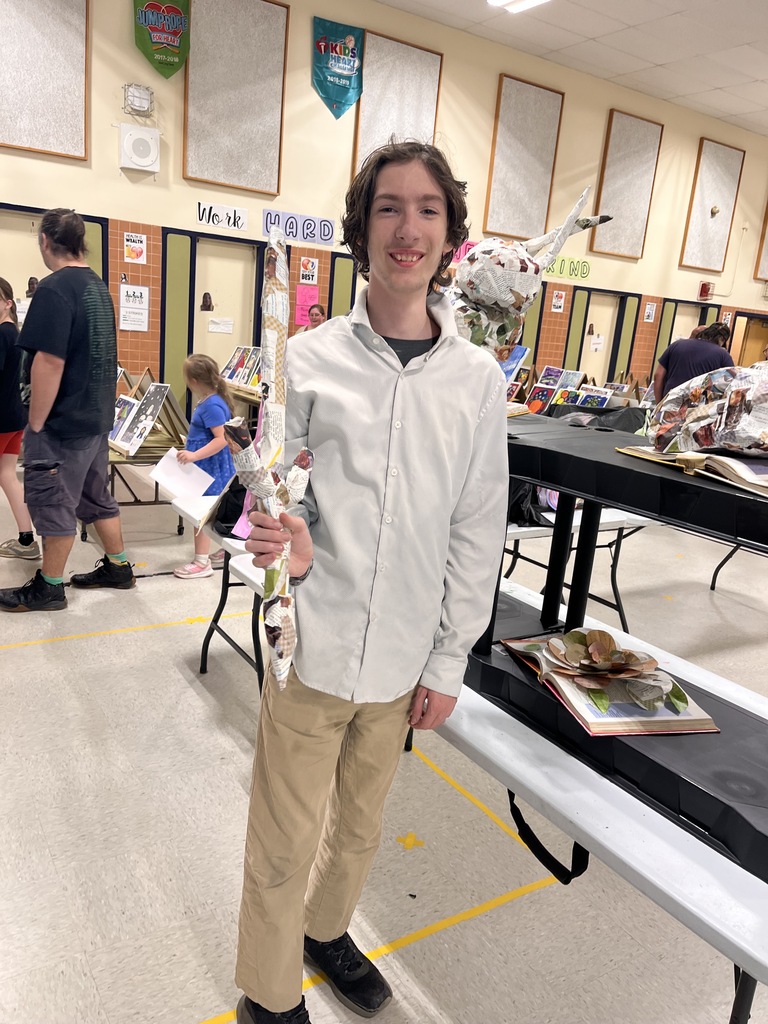 Our FHS artists were proud to share their sculptures!
