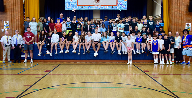 New York Islander Surprises Sixth Graders at JSS