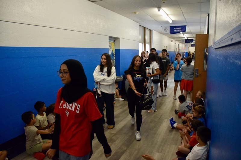 Seniors walkng through halls.