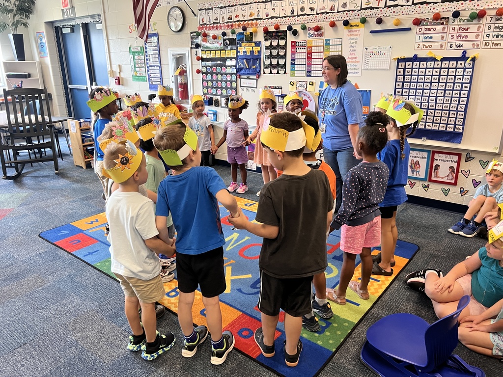 Class of kindergarten students holding hands in a circle