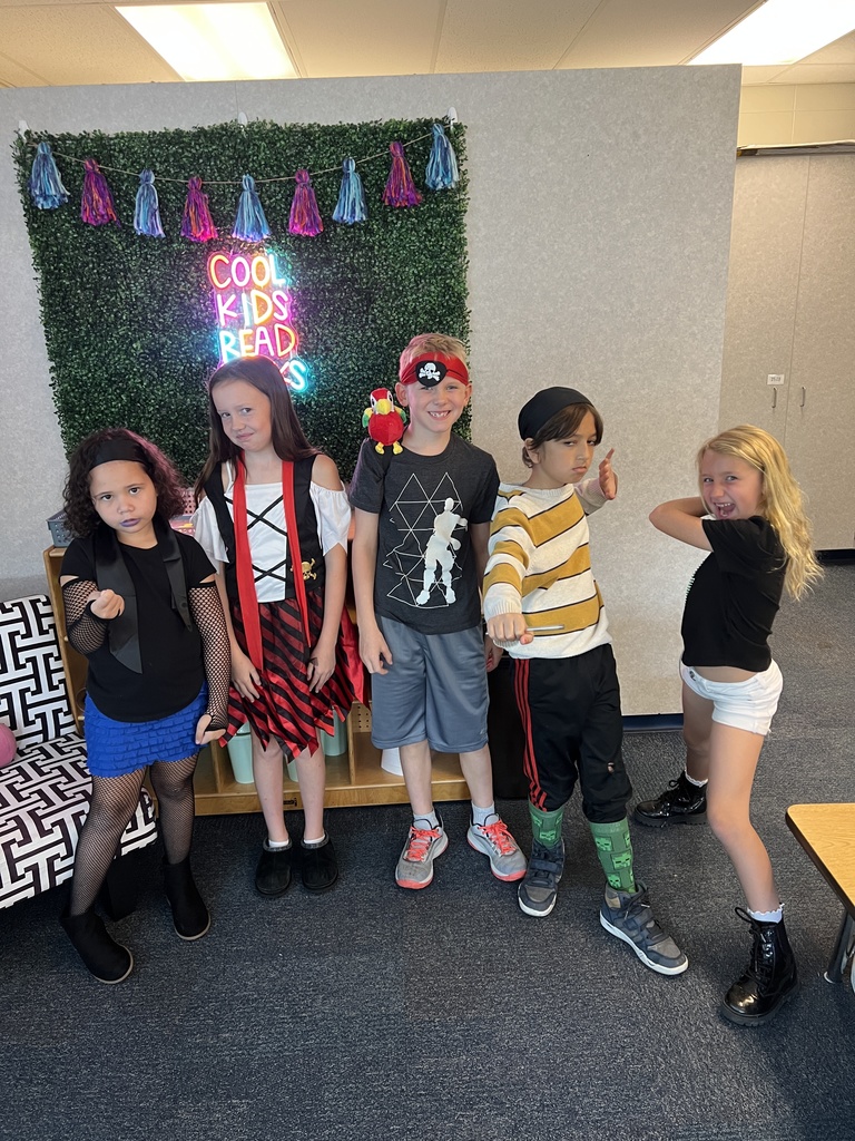 Students dressed up like pirates