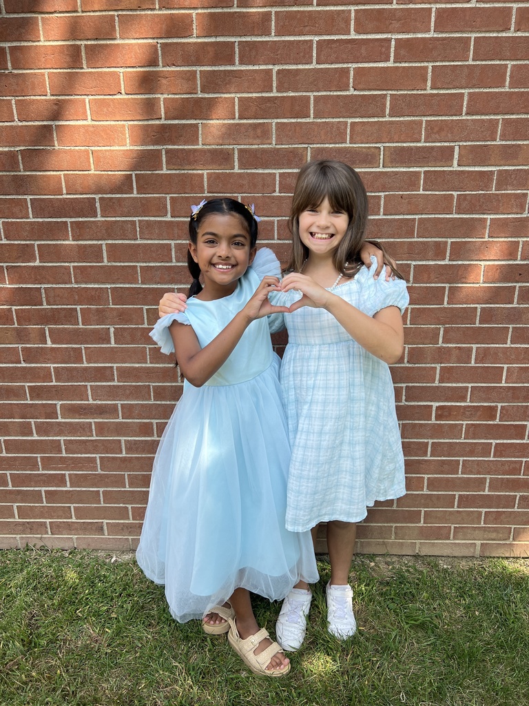 Students smiling together outside