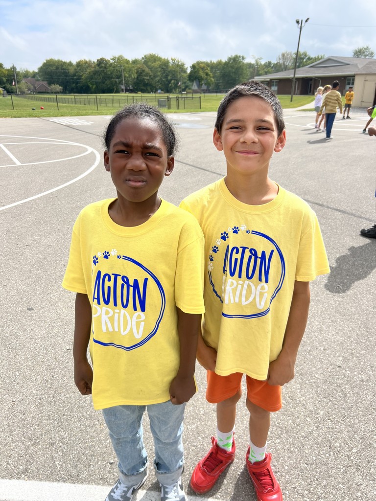Students celebrating homecoming week with YELLOW energy Homecoming Spirit!