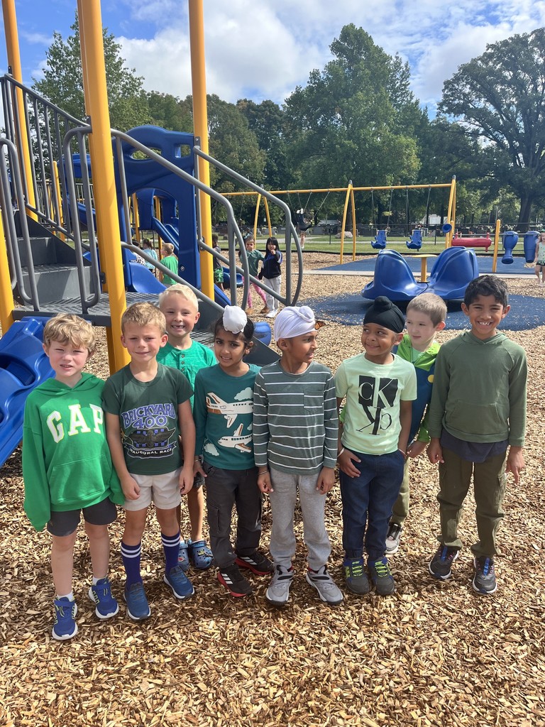 Students celebrating homecoming week with GREEN Homecoming Spirit!