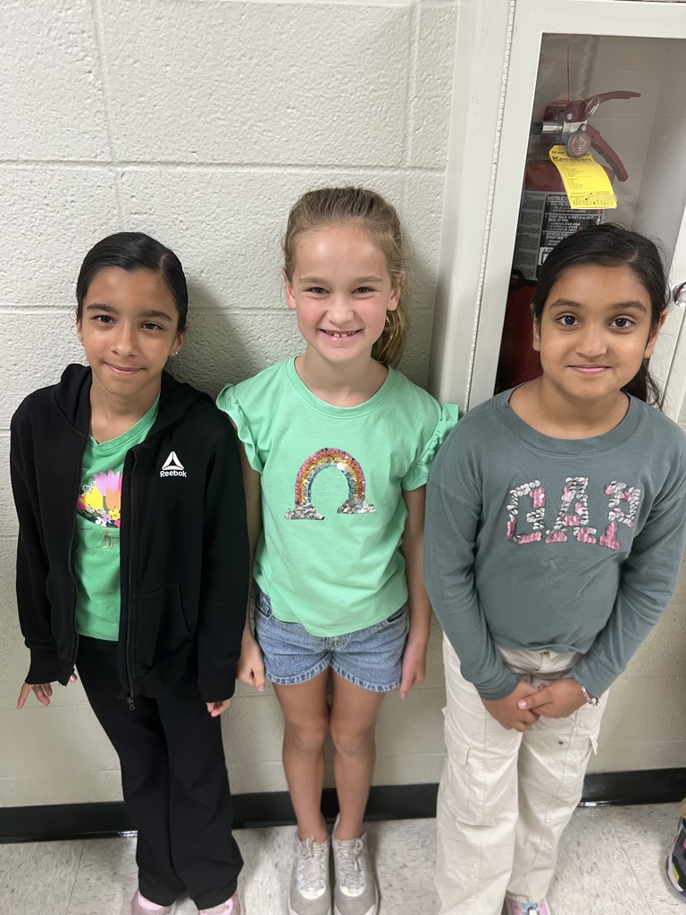 Students celebrating homecoming week with GREEN Homecoming Spirit!