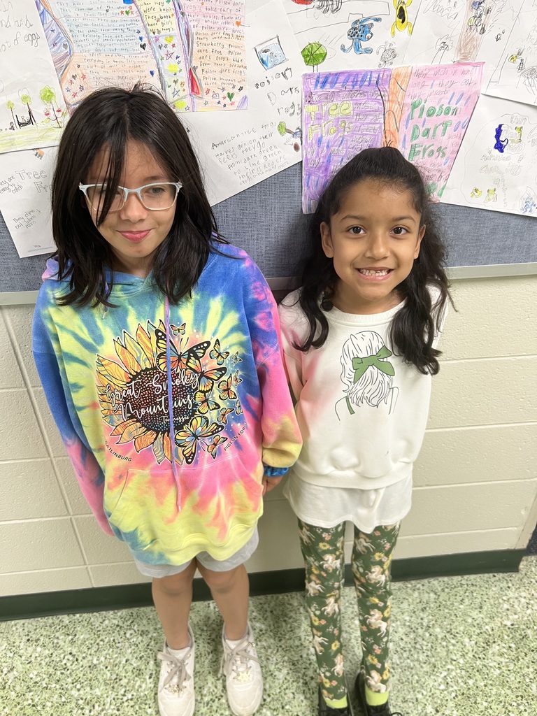 Students celebrating homecoming week with GREEN Homecoming Spirit!