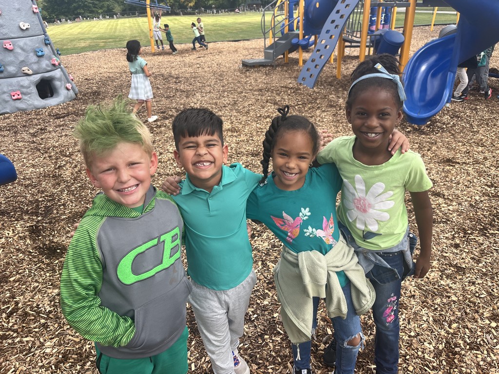 Students celebrating homecoming week with GREEN Homecoming Spirit!