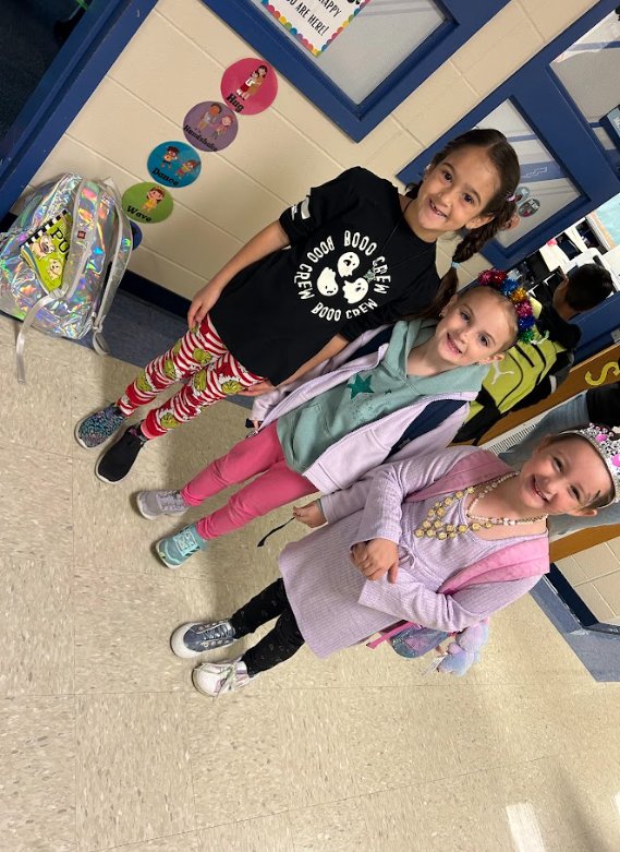 students wearing mismatched clothes