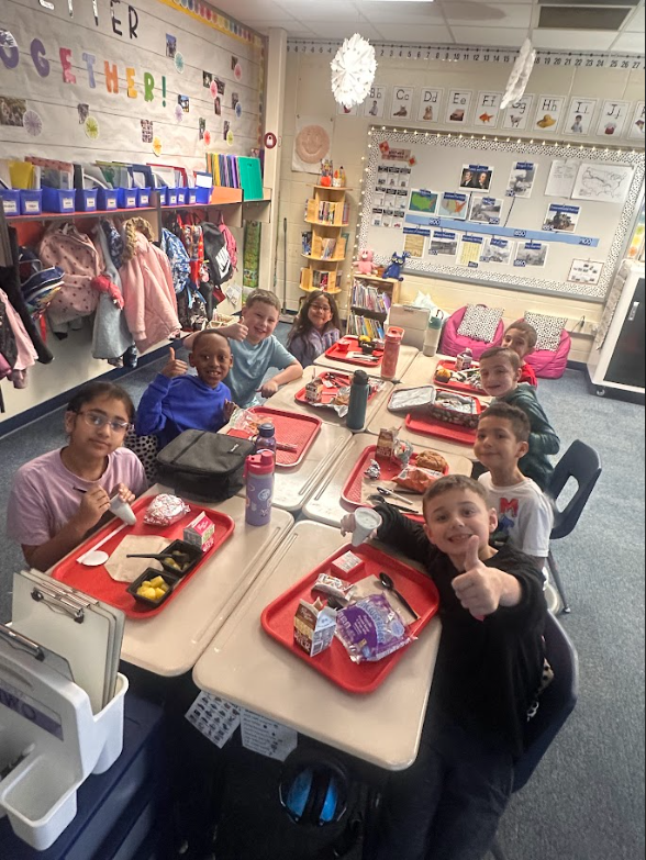 2nd grade students eating lunch in the classroom 