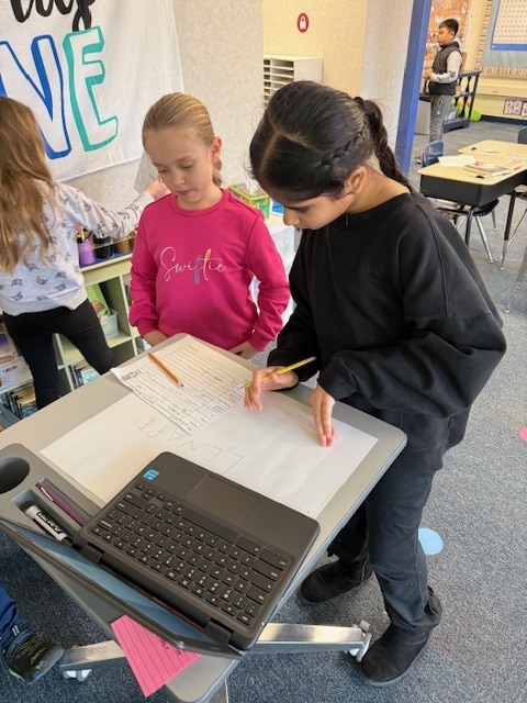 Mrs. Hoffman's 3rd grade students doing research