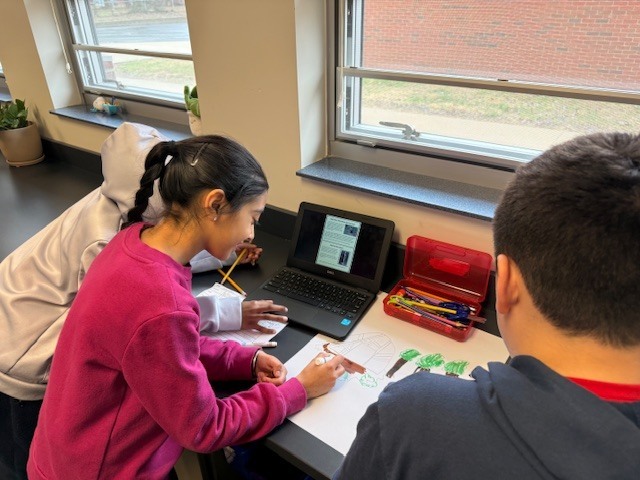 Mrs. Hoffman's 3rd grade students doing research