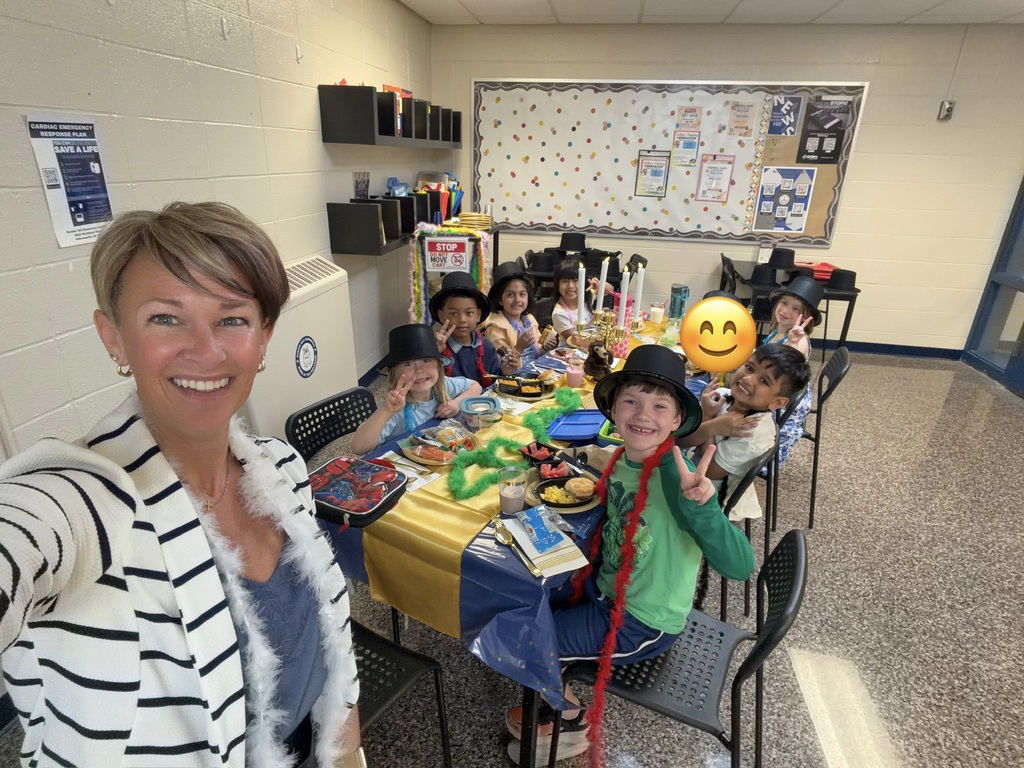 Kindergarten students at lunch at the ritz